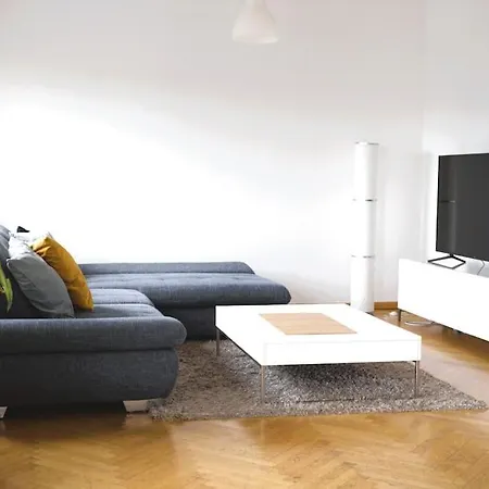 Charming Penthouse In The Center Daire *