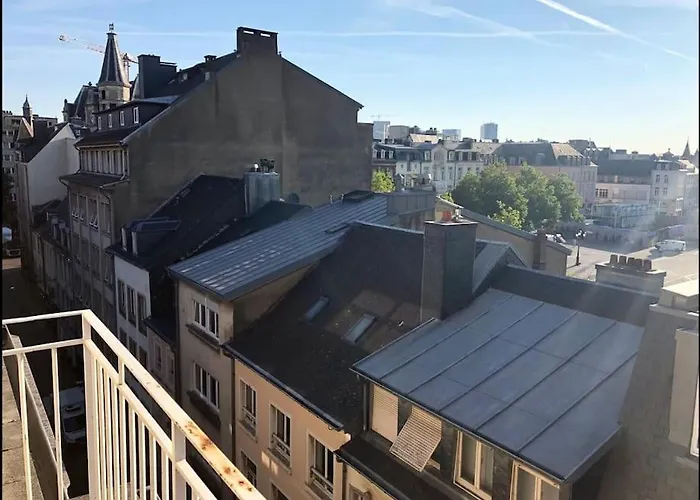 Charming Penthouse In The Center شقة